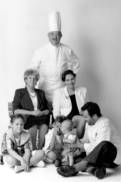photo famille Troisgros en noir et blanc
