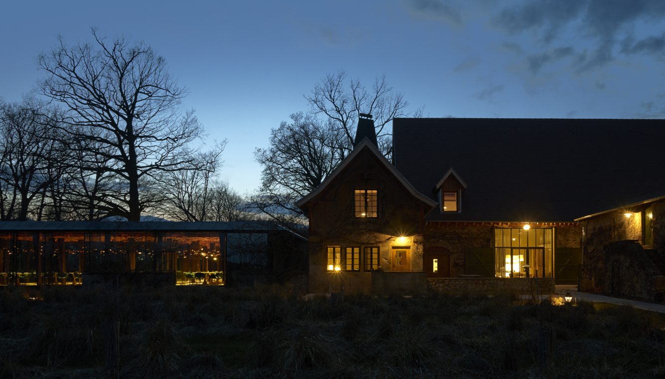 hôtel Relais et Châteaux Troisgros Le Bois dormant vue de nuit