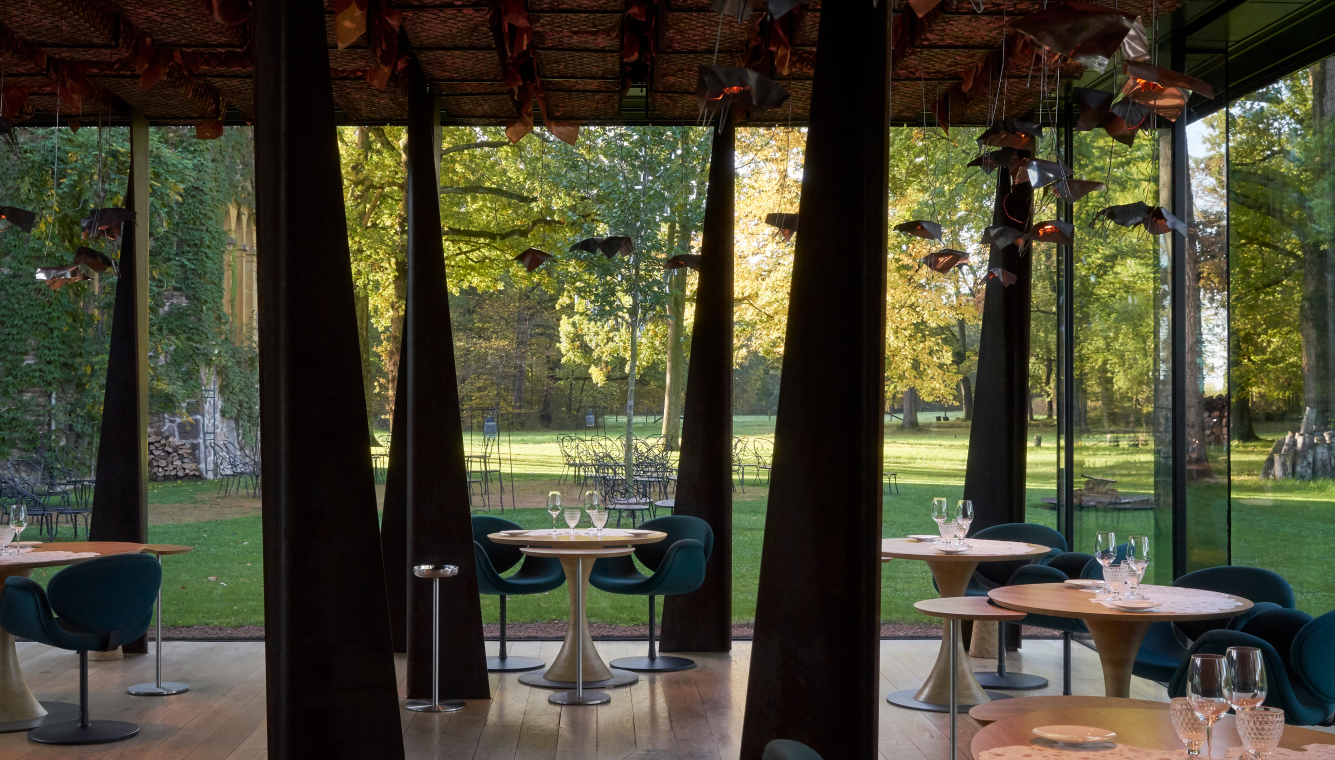 salle du restaurant gastronomique 3 étoiles Le Bois sans feuilles